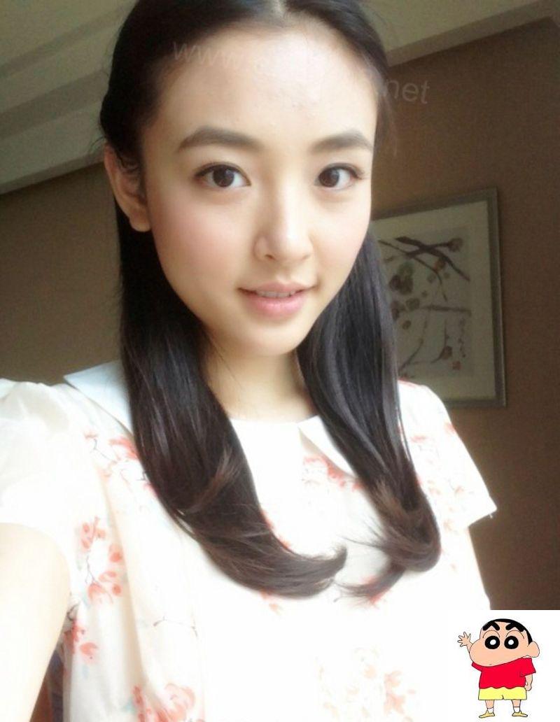 小美女床上开脚翻 吸引你 - 吴倩 (35P)