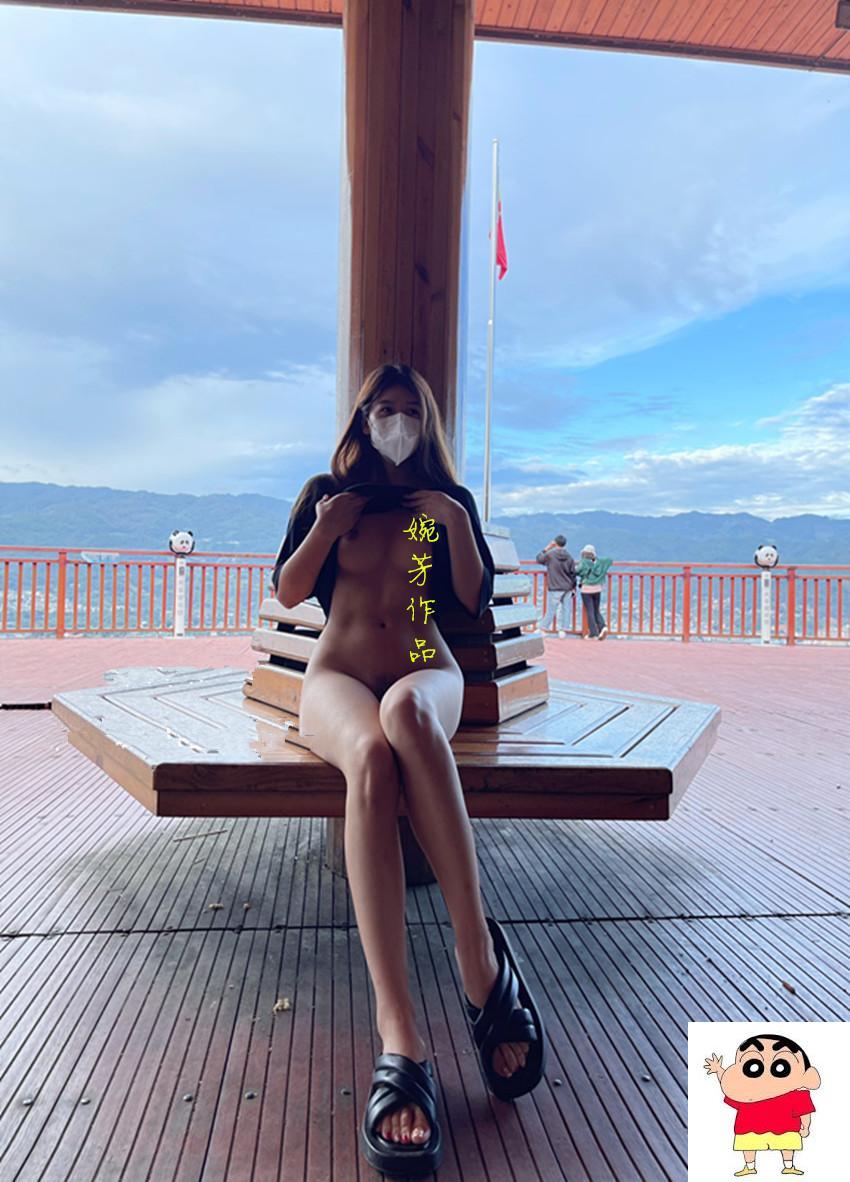 【网路收集】福利姬-婉芳 长腿美女在知名古厝景点露出外拍 (25P)