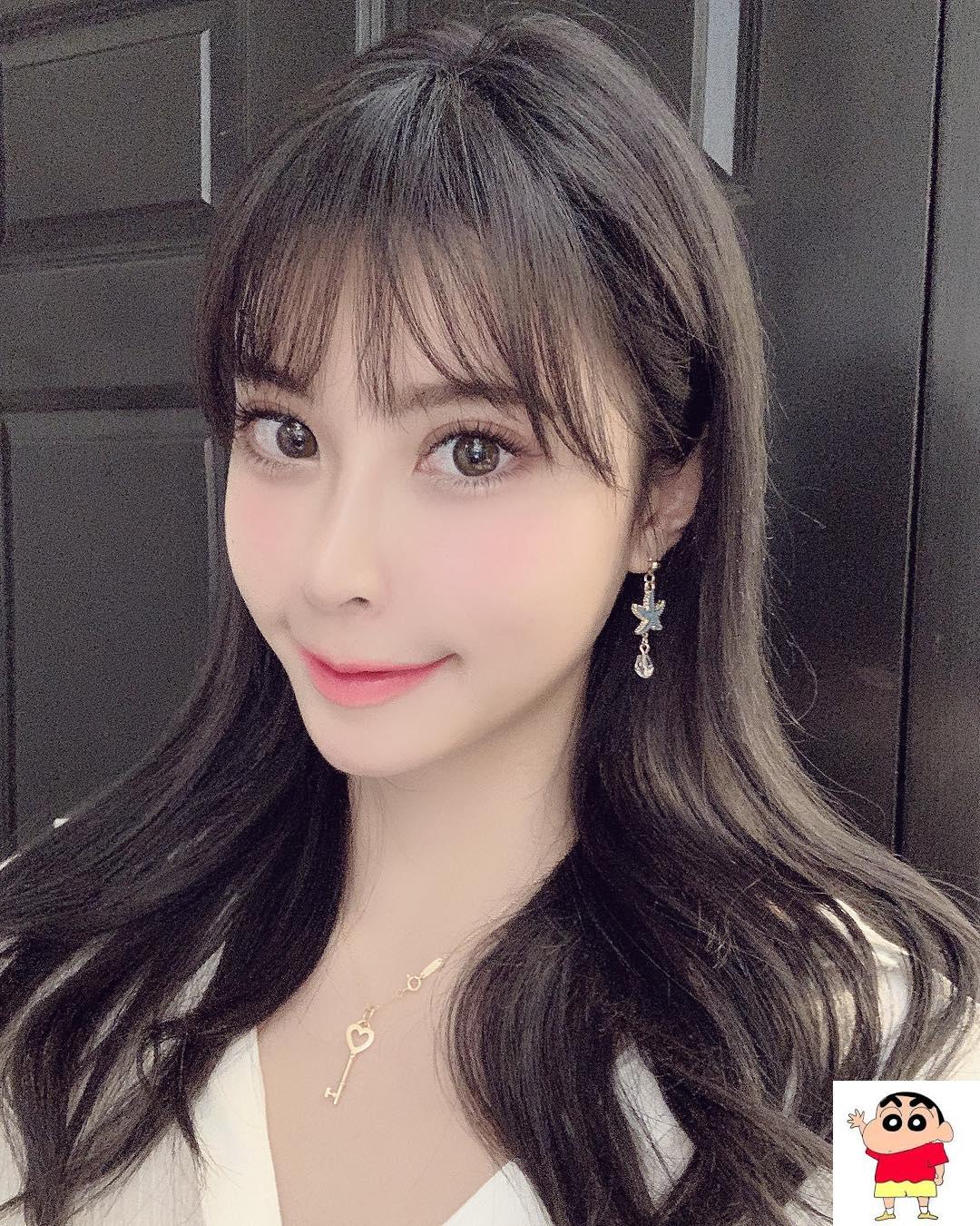 人气美女直播主Deby Yang 五官超清甜....颜值加满糖：优质 (12P)