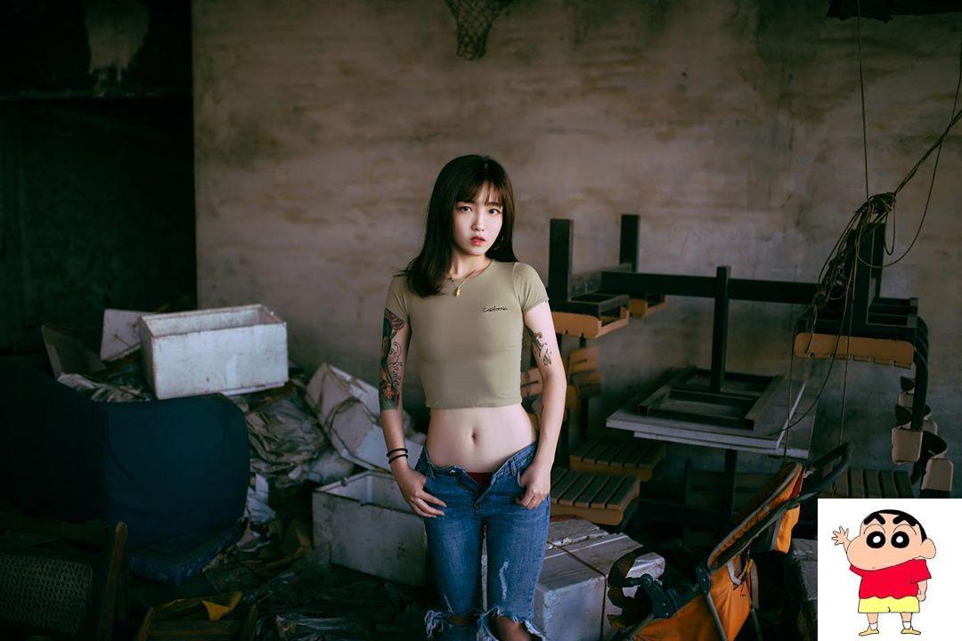 19岁帅妹「映映Cynthia」制服开襟秀饱满双峰 (11P)