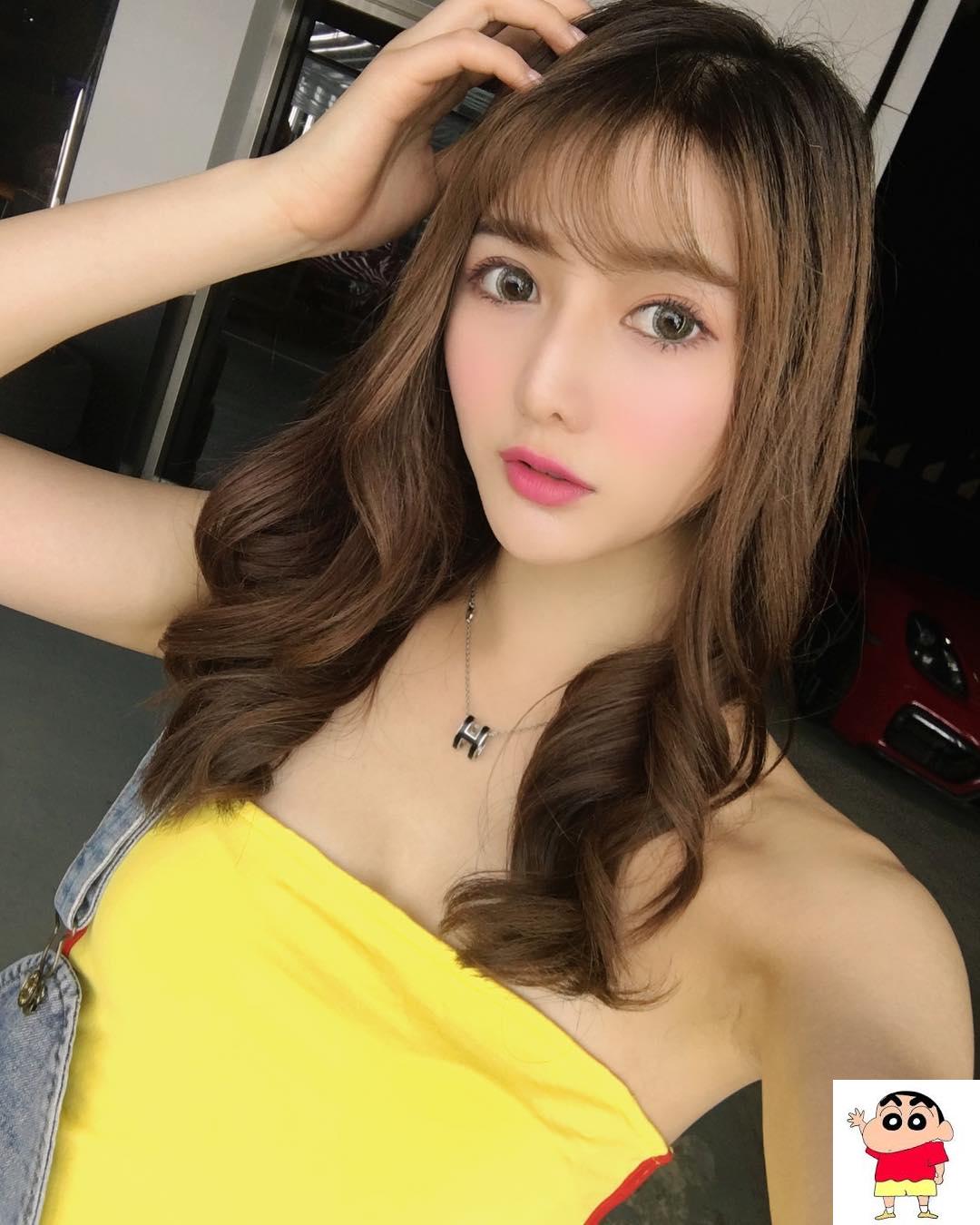 网红阿澎外型甜美 低胸细肩带背心身材超好！ (16P)