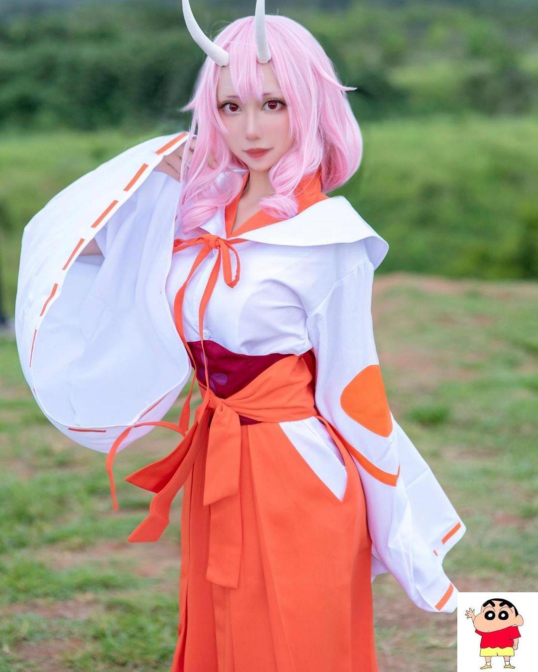 爆乳Coser猫铃诱惑力全开，雪白肌肤诱惑力全开，「饱满美乳」半颗外露一看就着迷了