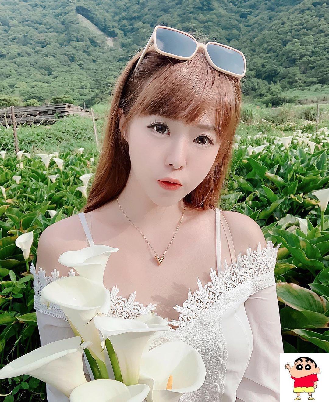 柔柔 「绝对领域曝光」超高颜值 浑圆美乳 (10P)