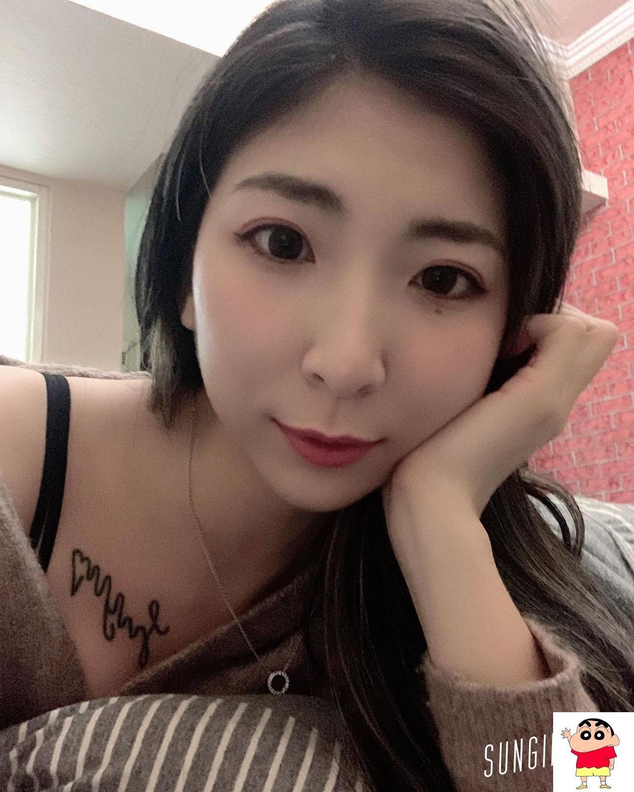 FuFu、台湾8头身长腿正妹 制服绑马尾露出性感后颈好诱人 (12P)