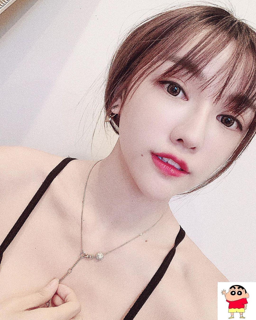 KAKA（陈咖喀） 空灵气质外貌还有着火辣辣的身材 (17P)