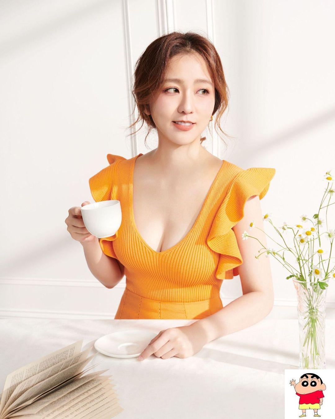 女神周晓涵气质破錶迷倒网友！超甜美笑容搭配性感身材直接融化你的心！