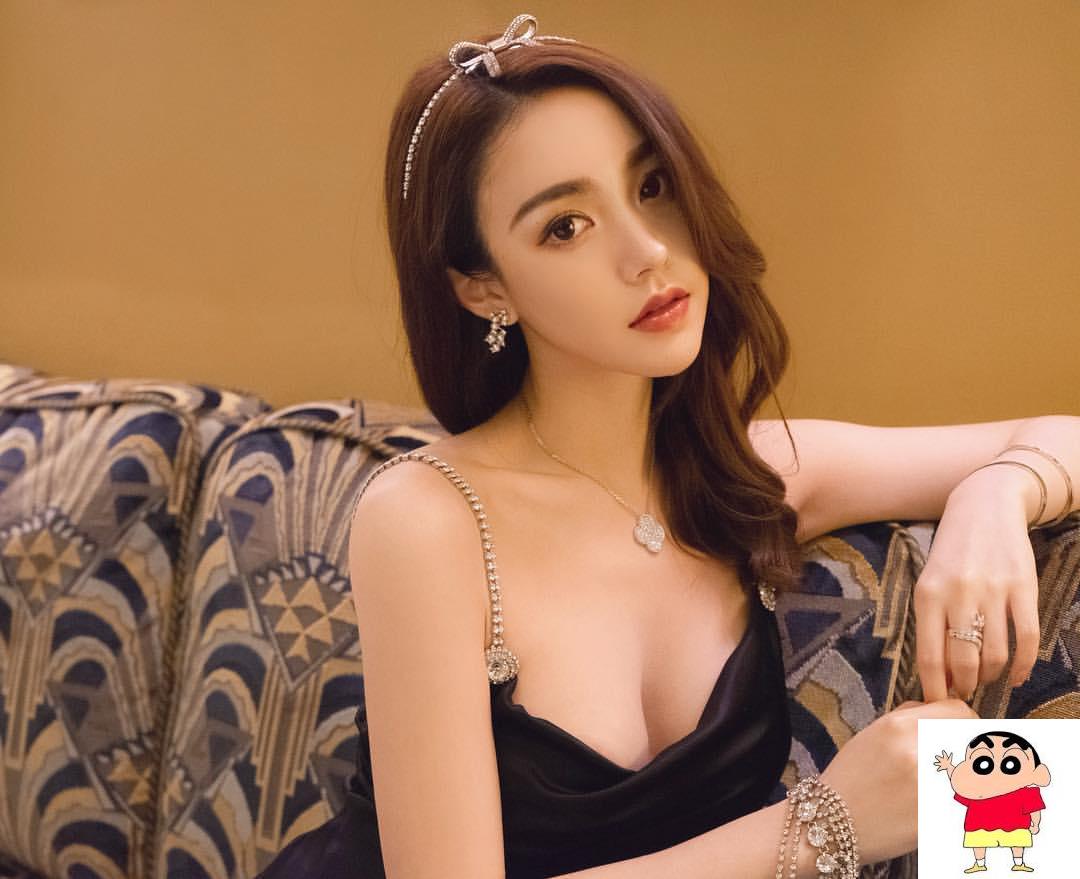 质正妹小青蛙性感睡衣露出雪白酥胸意图使人犯罪 (23P)