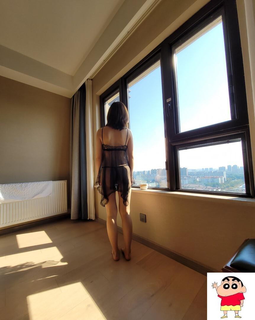 落地窗阳光明媚啪啪体外射射是男淫必备场景 (21P)