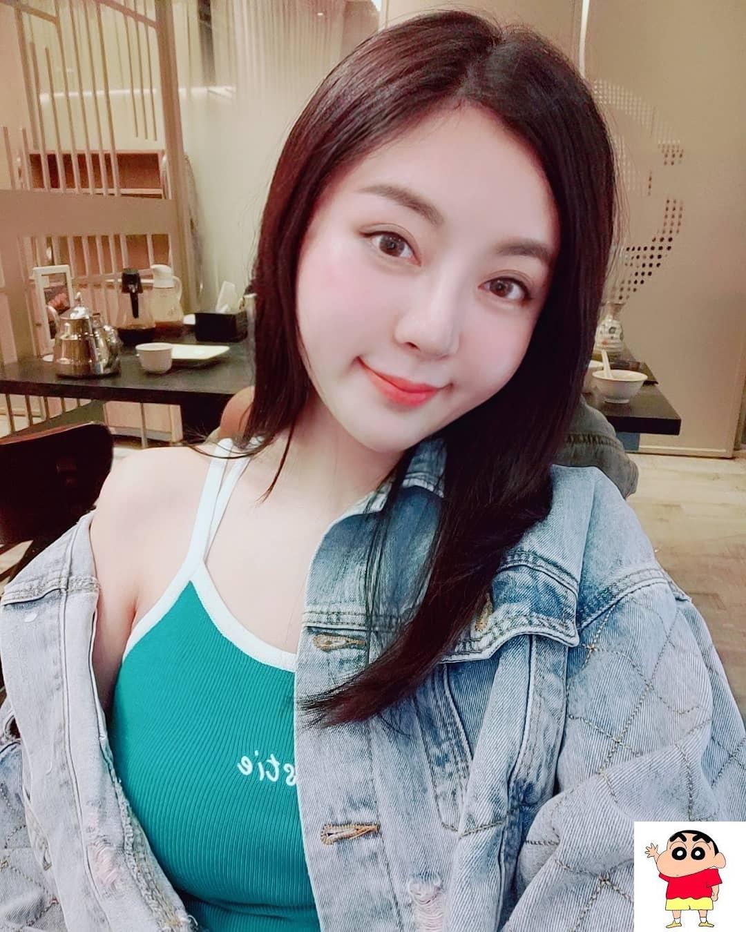 正妹爱爬山，也要让胸部吸收维生素D！ (14P)