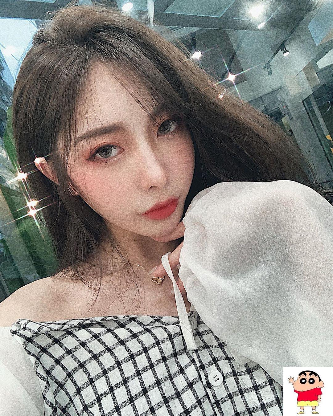 Jo安娜 低胸爆乳双峰弹出！身材曲线好强大 (14P)