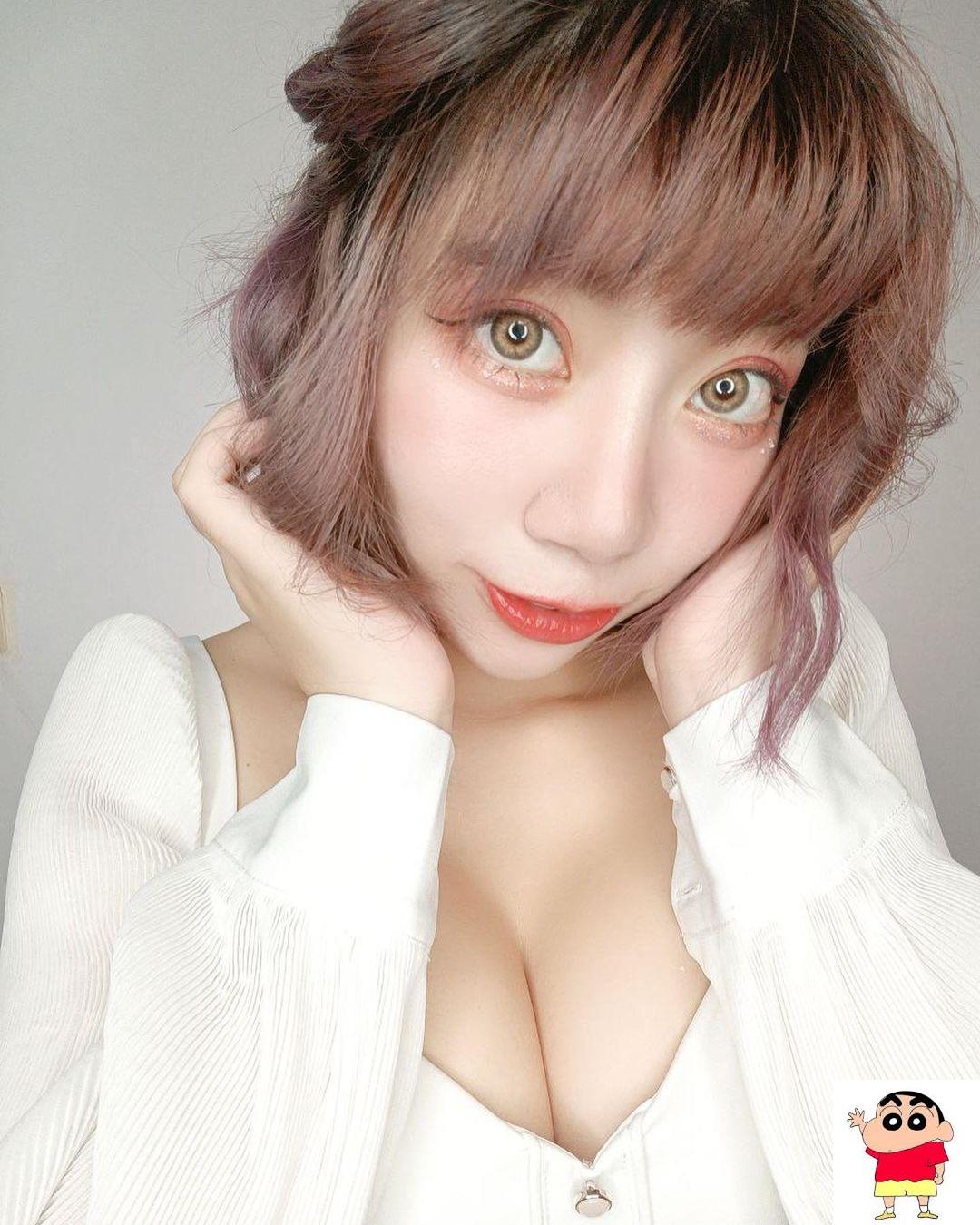 肉弹甜心香香儿浑圆大奶球几乎无遮挡！甜美笑容让网友恋爱，充满深深诱惑！