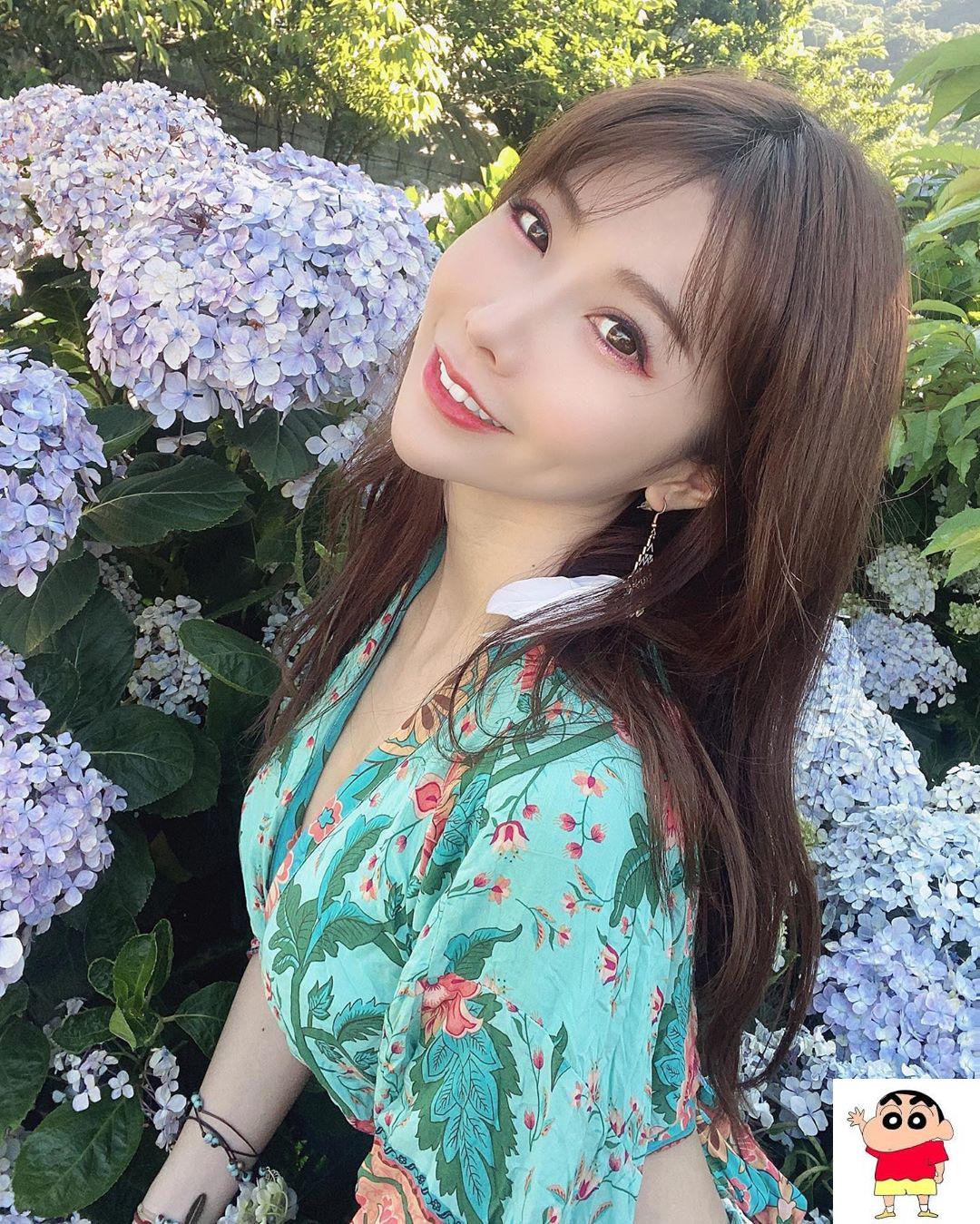 D李馨cin 「乳量尺寸不科学」搭配满满的气质感：已恋爱 (15P)