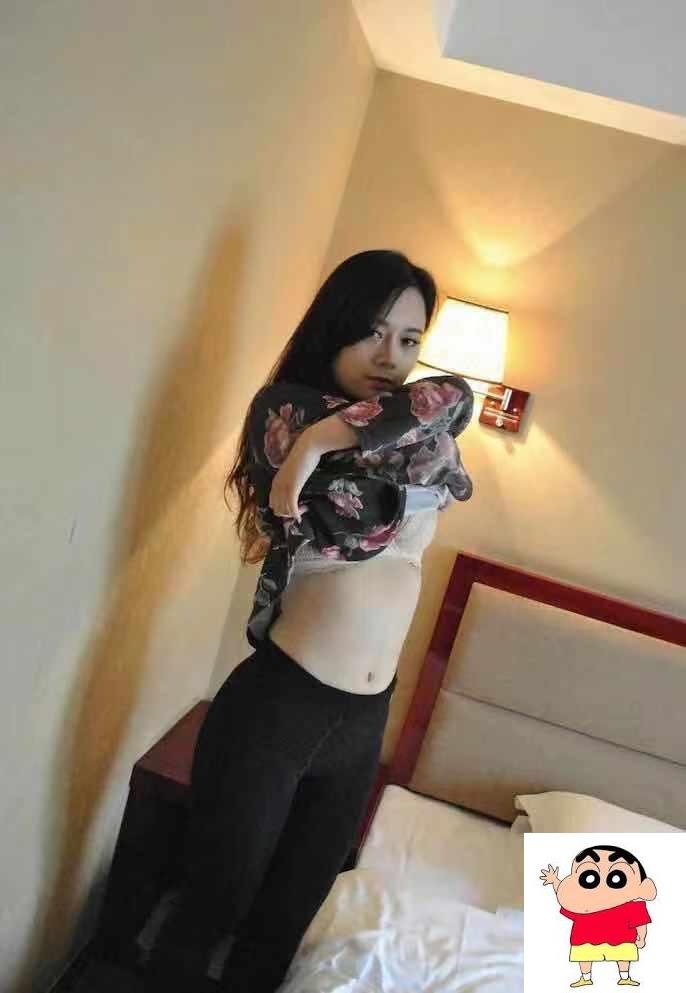 很有气质的大奶骚妇 (11P)