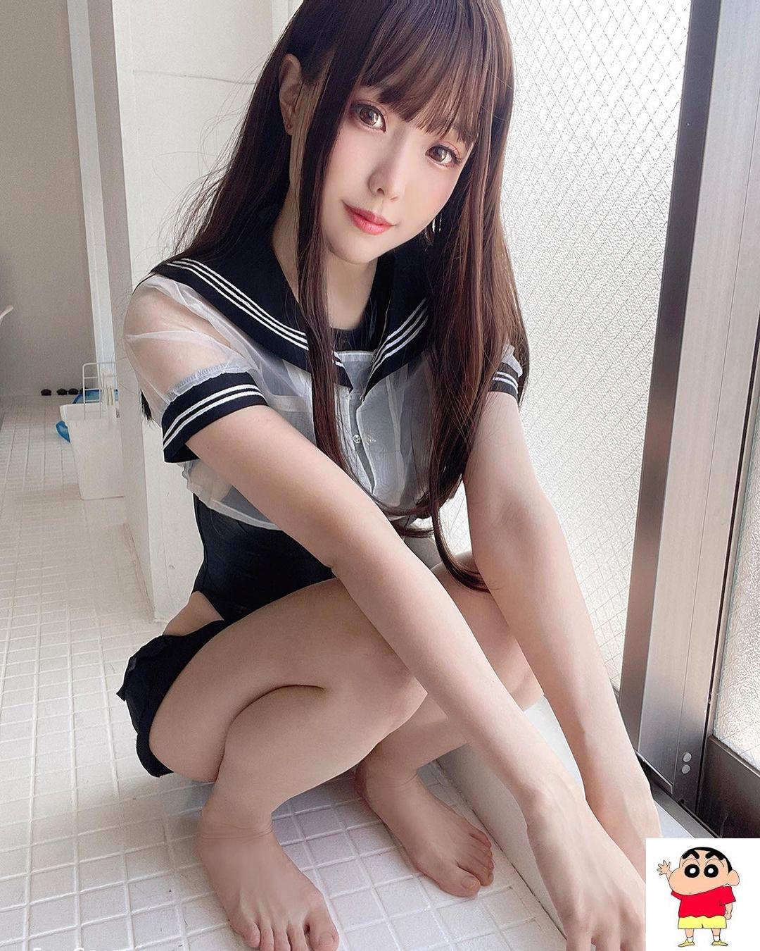 艺术家女孩Ely 制服下的曲线让粉丝再次初恋 (14P)