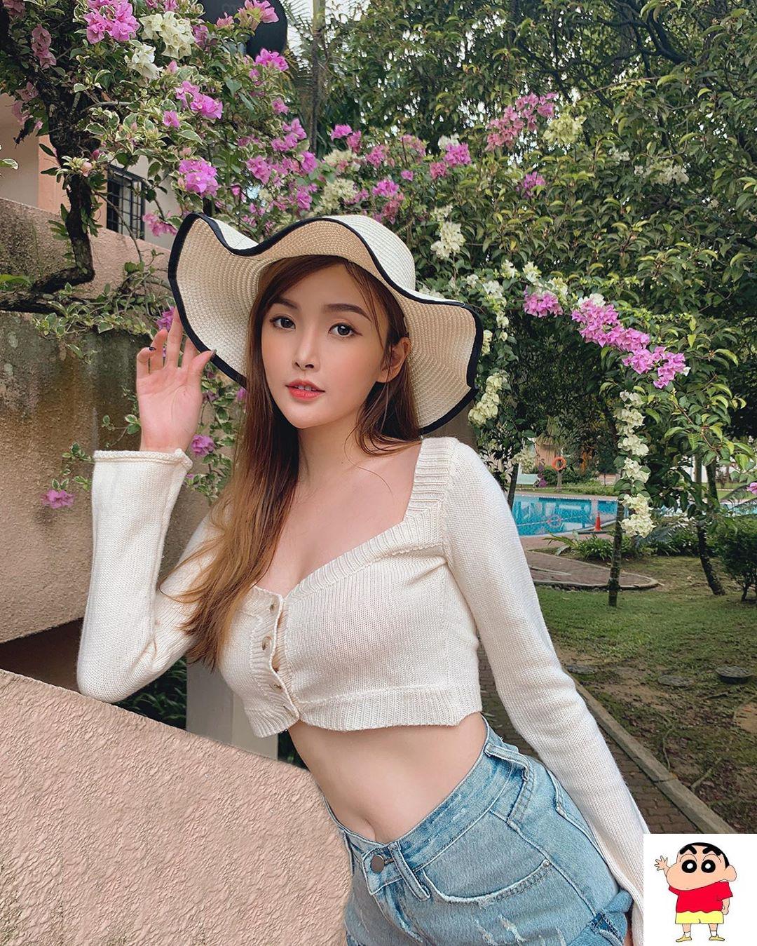 宜霏 纤瘦身材隐藏着巨大的内涵 (14P)