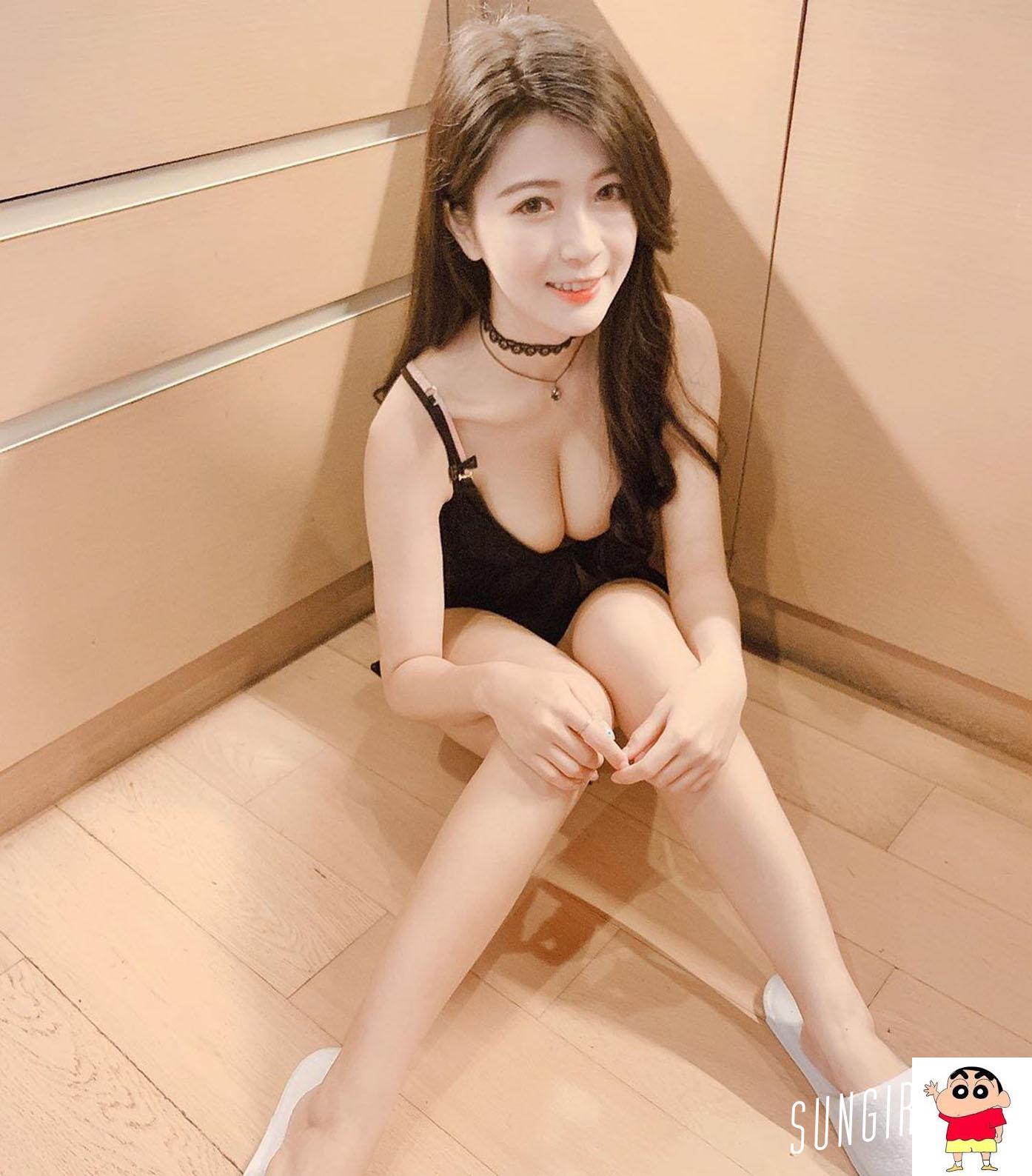 珈伊、天使脸孔魔鬼身材 黑丝OL装太惹火 (23P)