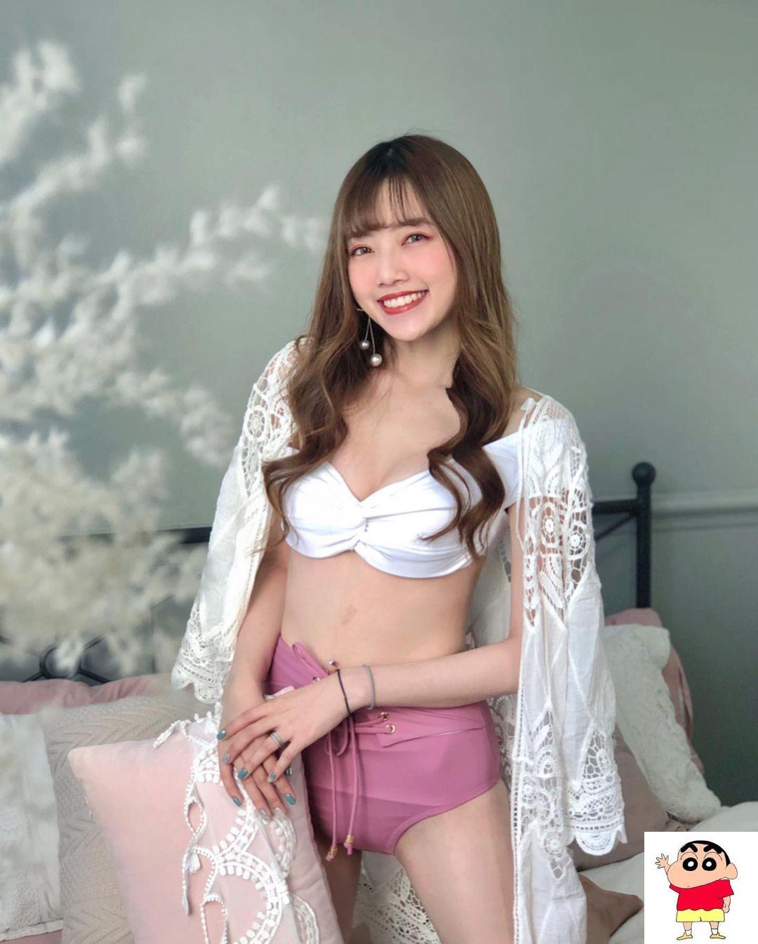 气质小姊姊谦谦水汪电眼散发迷人魅力，「纤长玉腿」秒获腿控心！