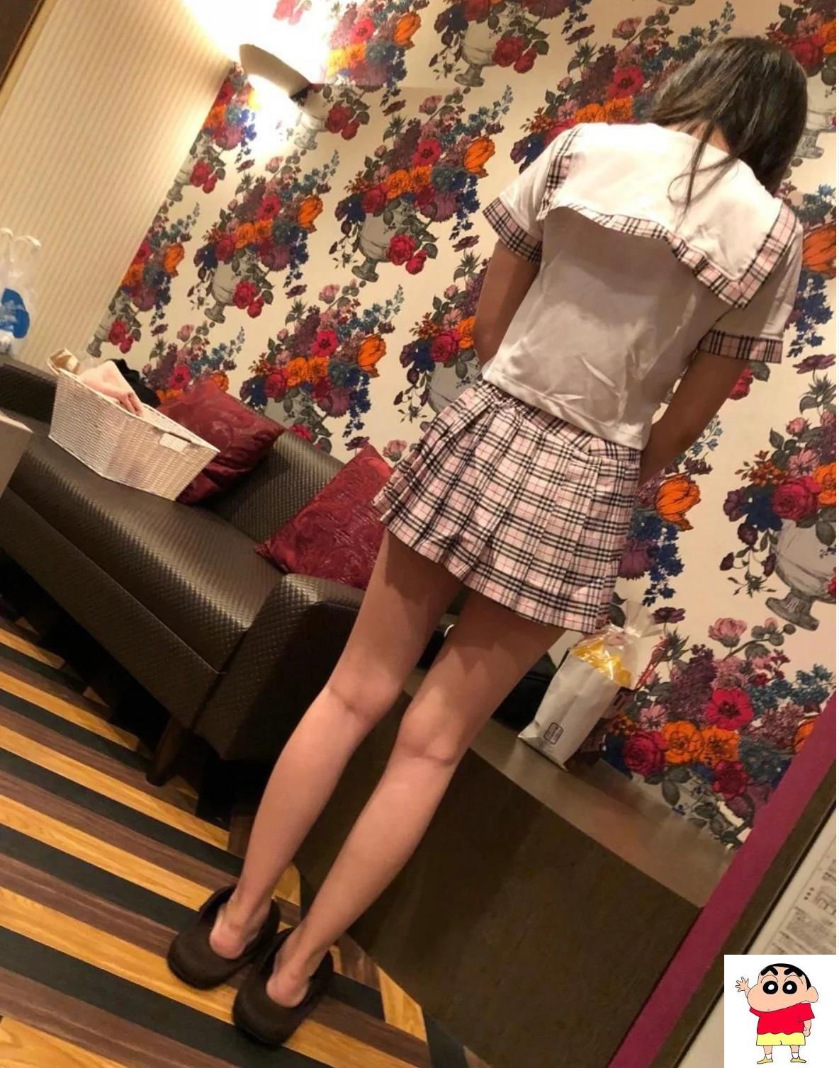 露脸大学女友私拍 身材苗条 (10P)