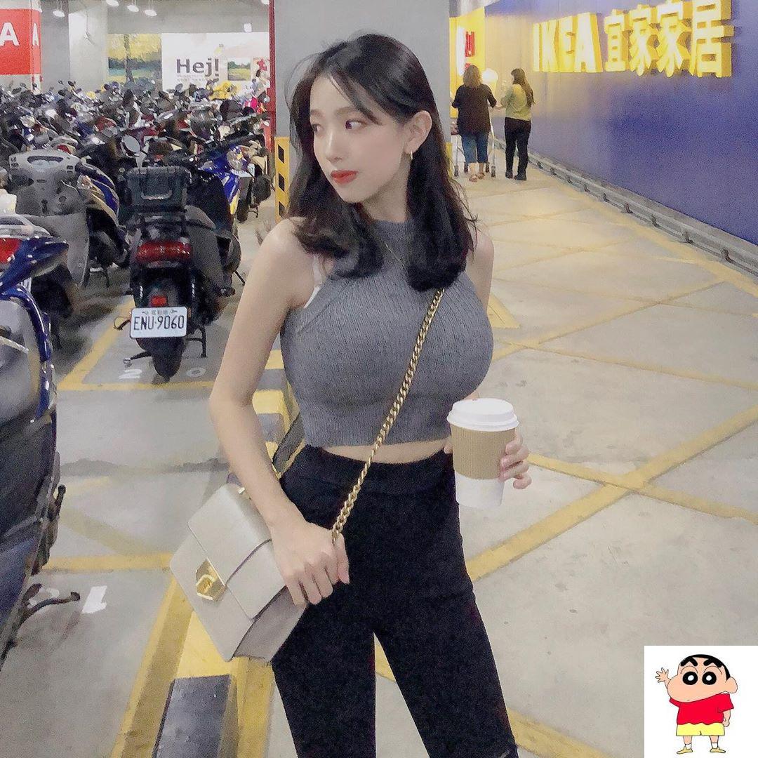 气质妹子这身材真的太胸猛！～Erica (17P)