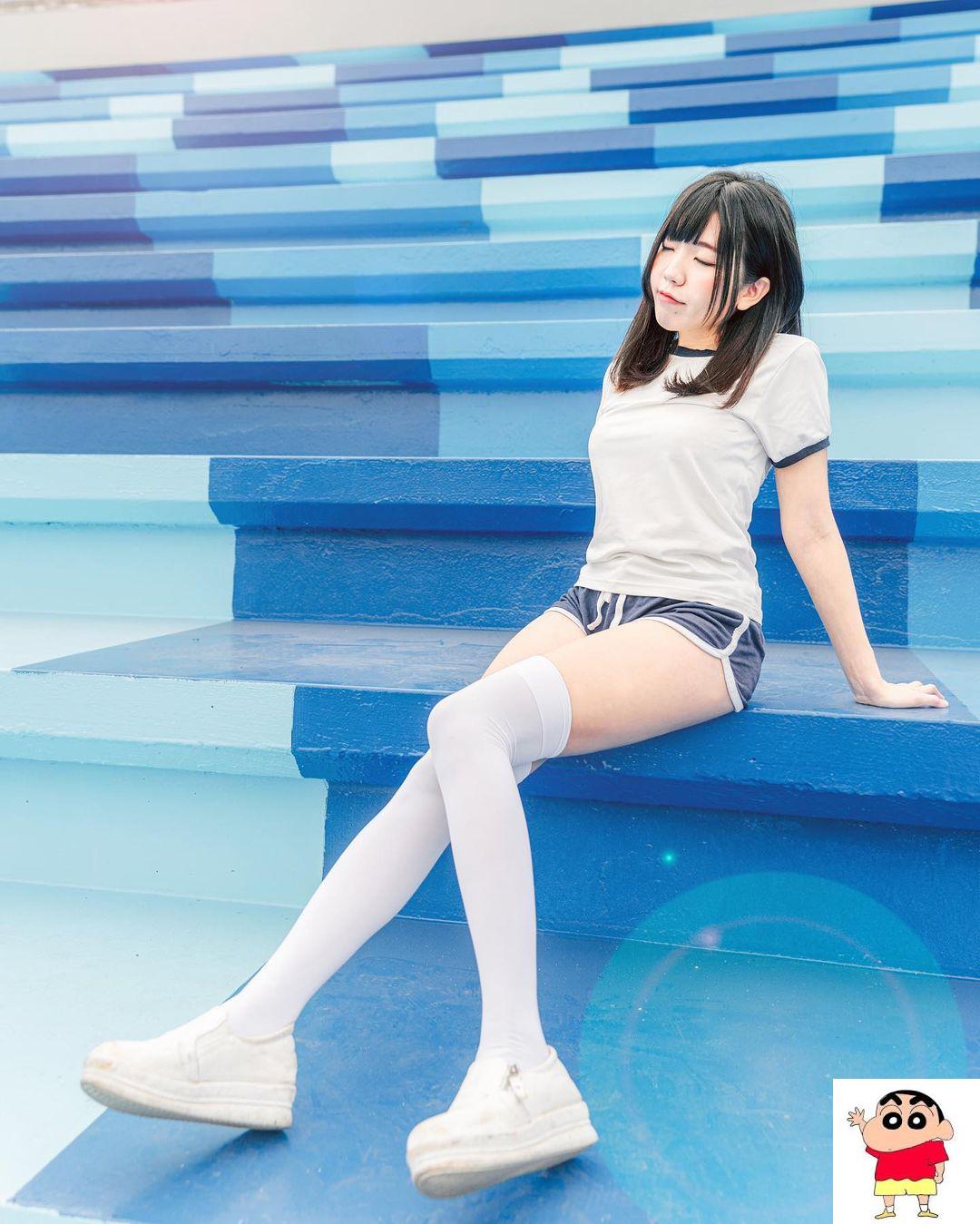 电眼甜笑瓦数太高 李小A深长事业心好壮观！饱满酥胸「角度太撩人」！