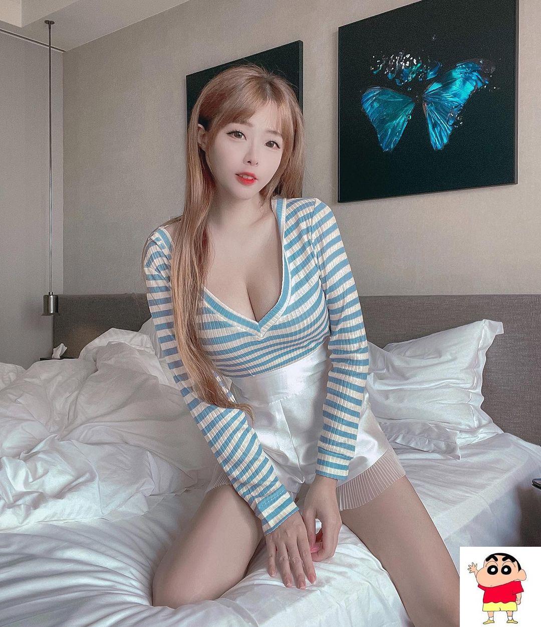 甜心正妹张筱柔火红低胸装超邪恶，白嫩雪乳全面撩慾，超纤细却超丰满有料！