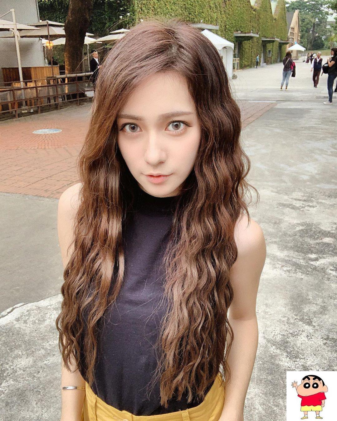 台荷混血小只马正妹「Lucy（卢蓁）」挑战大尺连身泳装 (10P)