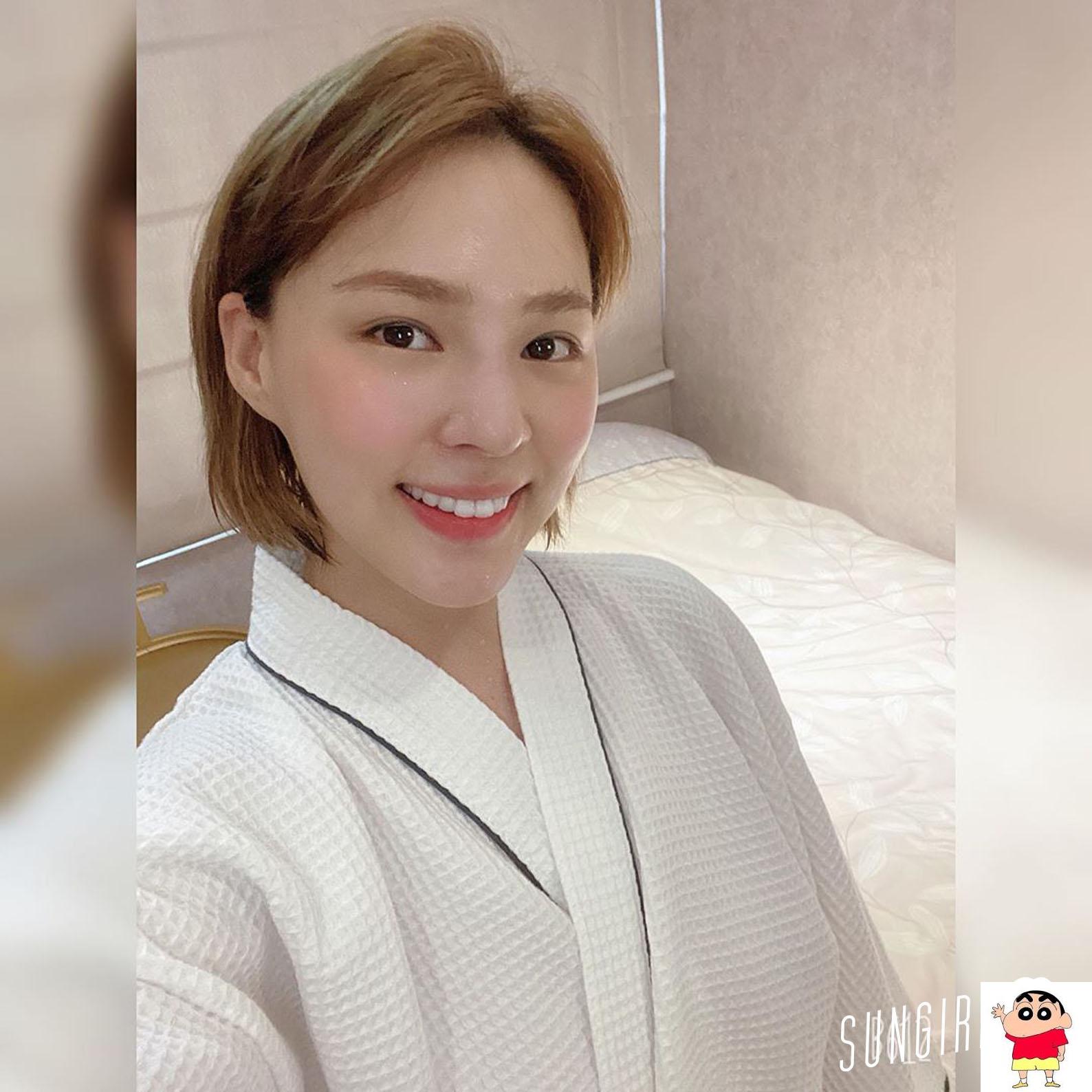 卓毓彤、综艺女神黑色小背心猛压性感巨乳 网友：突然好想打篮球 (14P)