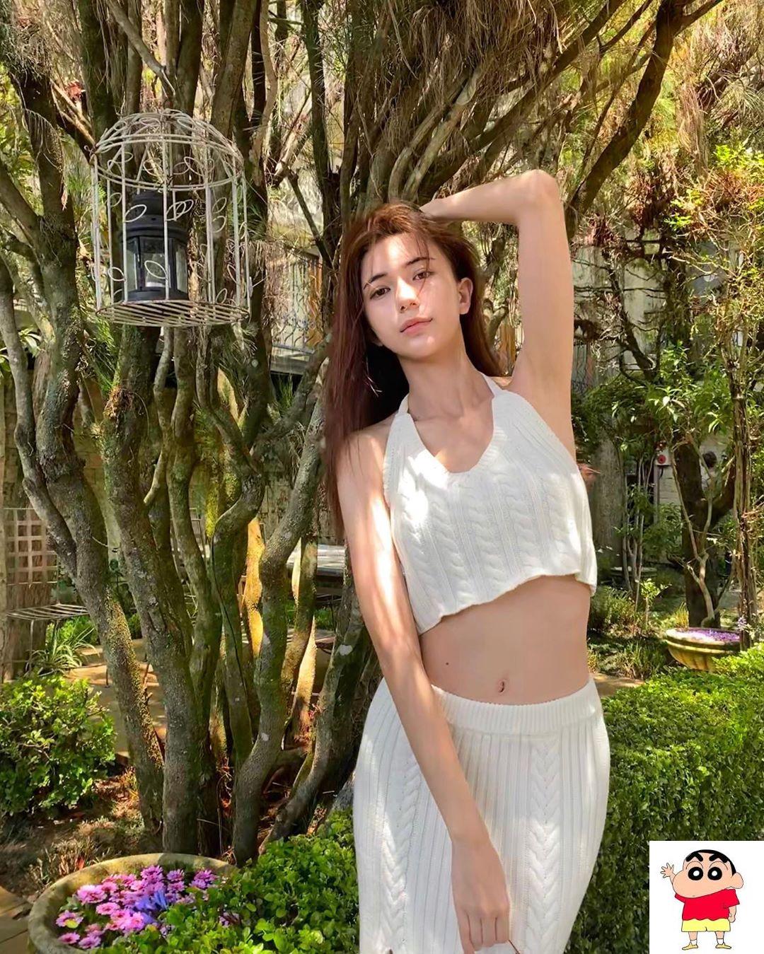 郑衣庭 混血辣妹气质就像仙女一般 微笑相当迷人 (11P)