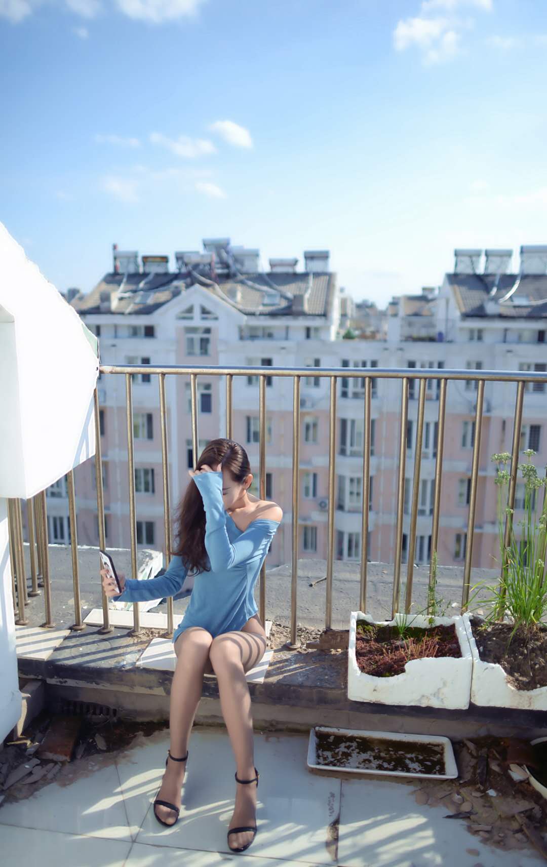 月暖彡如梵音  蓝衣露出