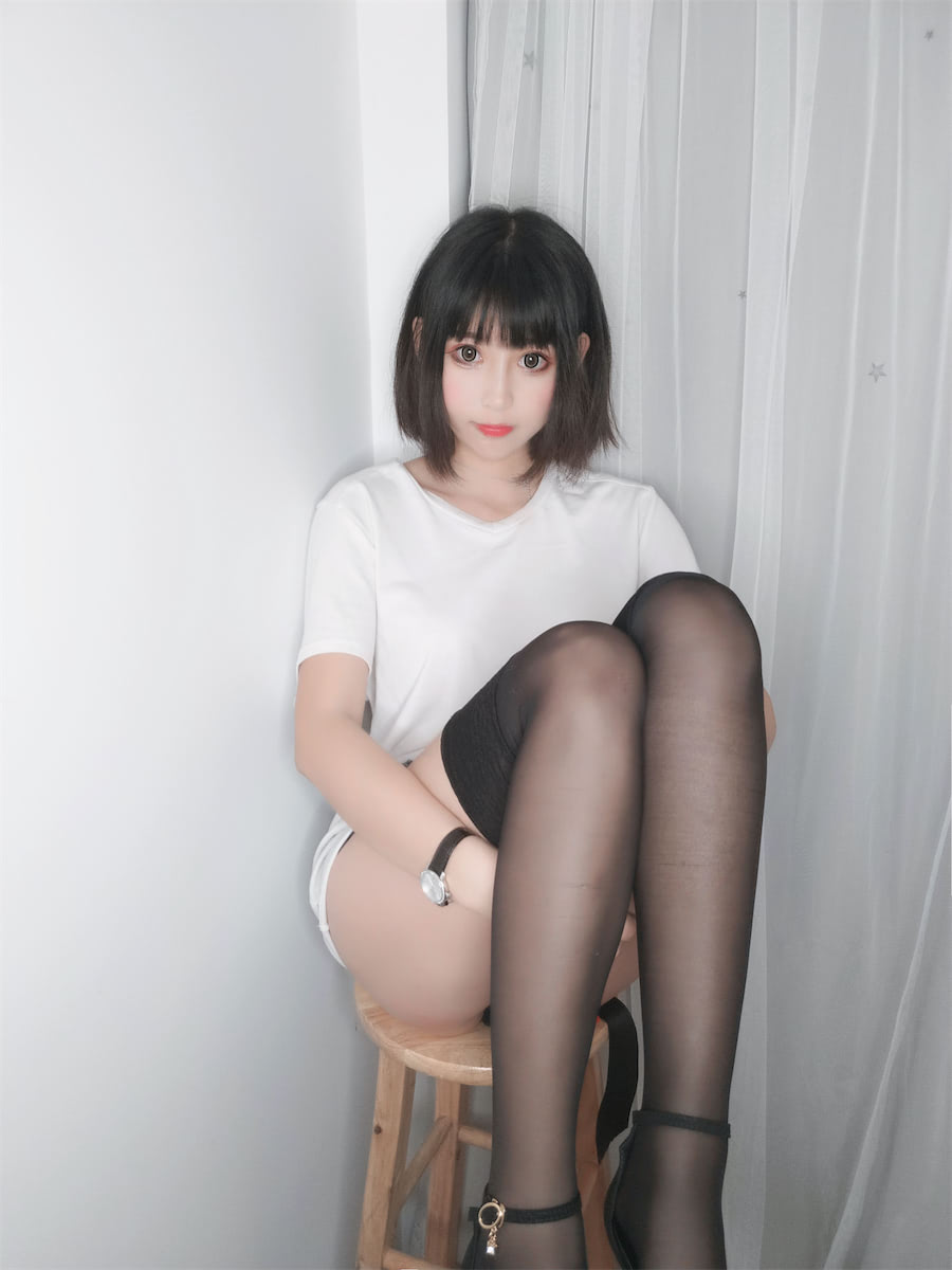 w黑米粥w 白色T恤