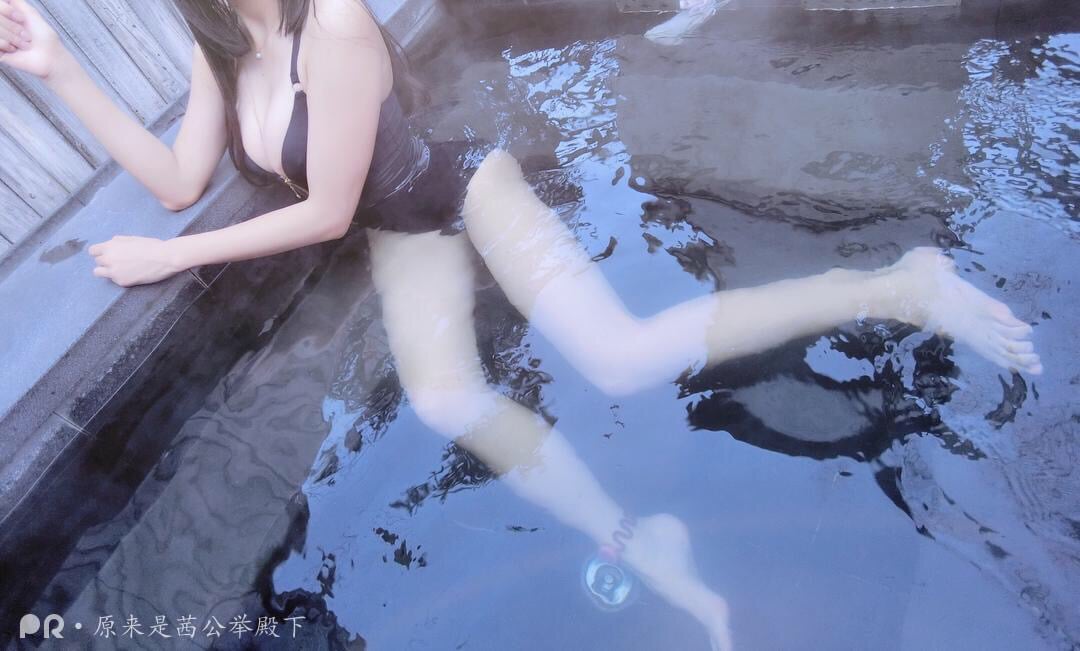原来是茜公举殿下  泳衣戏水