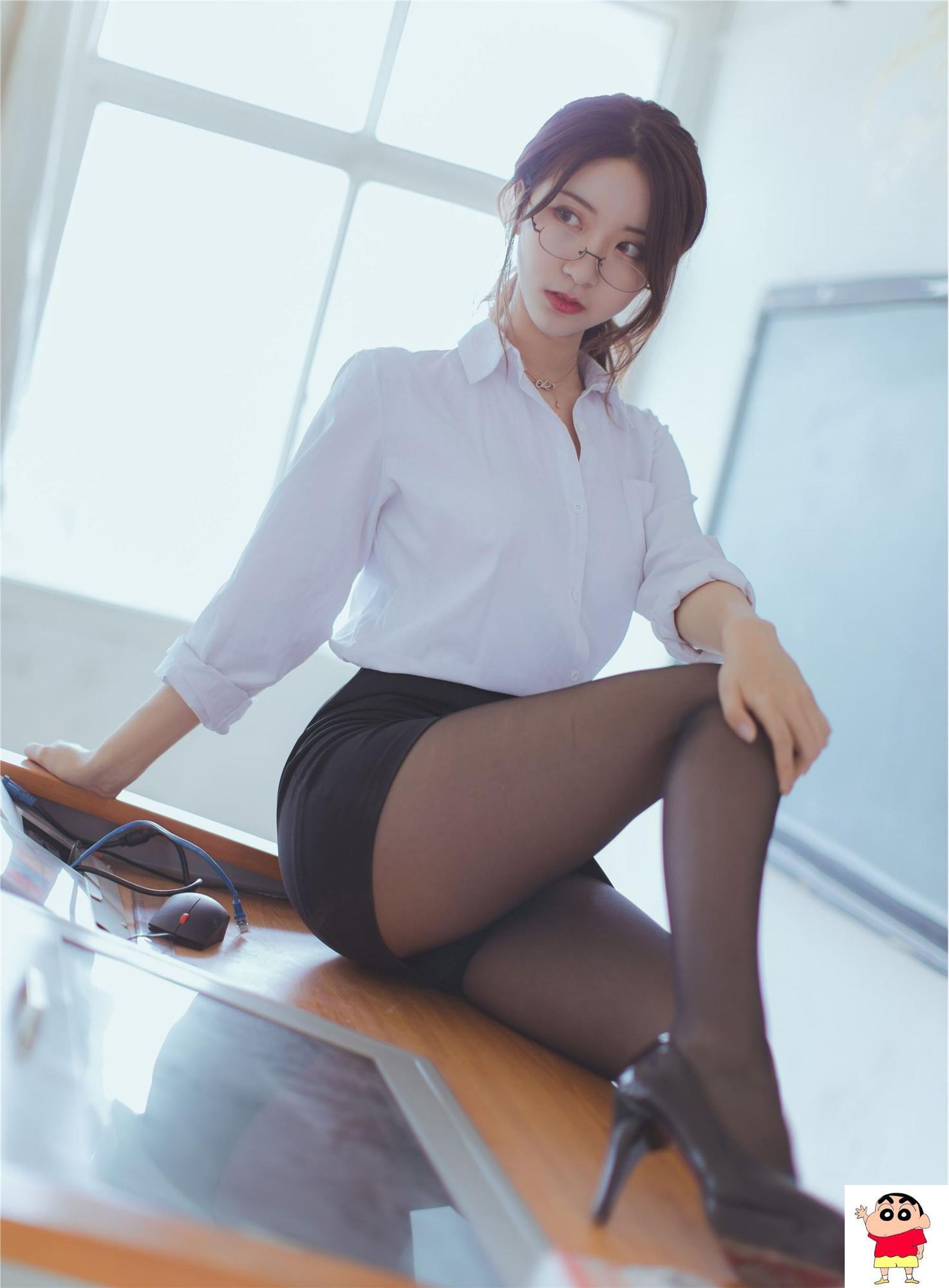 【网路收集系列】福利姬 黑川《 教师真爱 》VIP福利帖【45P】