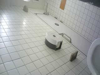 厕所偷拍美少女尿尿